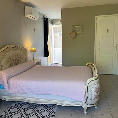 Chambres Et Gite Peyroutas " Camille" Vignonet St Emilion Exterior photo